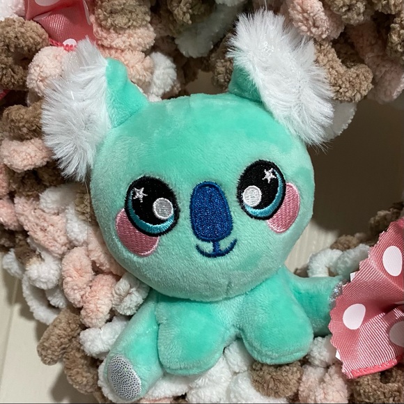 Baby Koala Bear Soft Loop Yarn Wreath - Picture 4 of 4